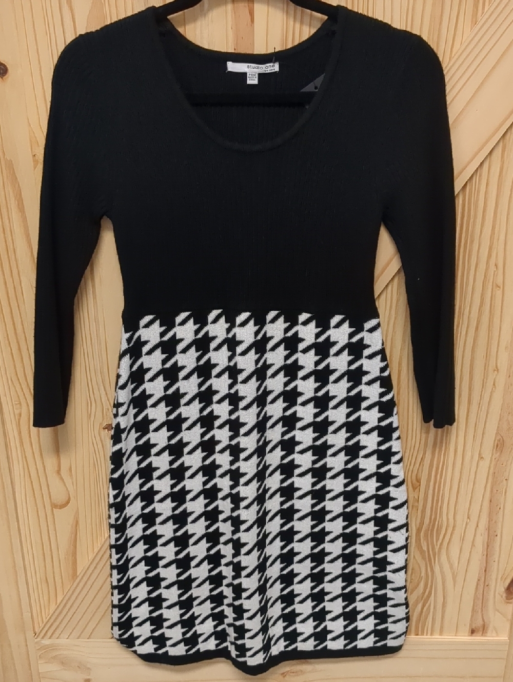 Studio One Black & White Houndstooth Knit Long Sleeve Dress